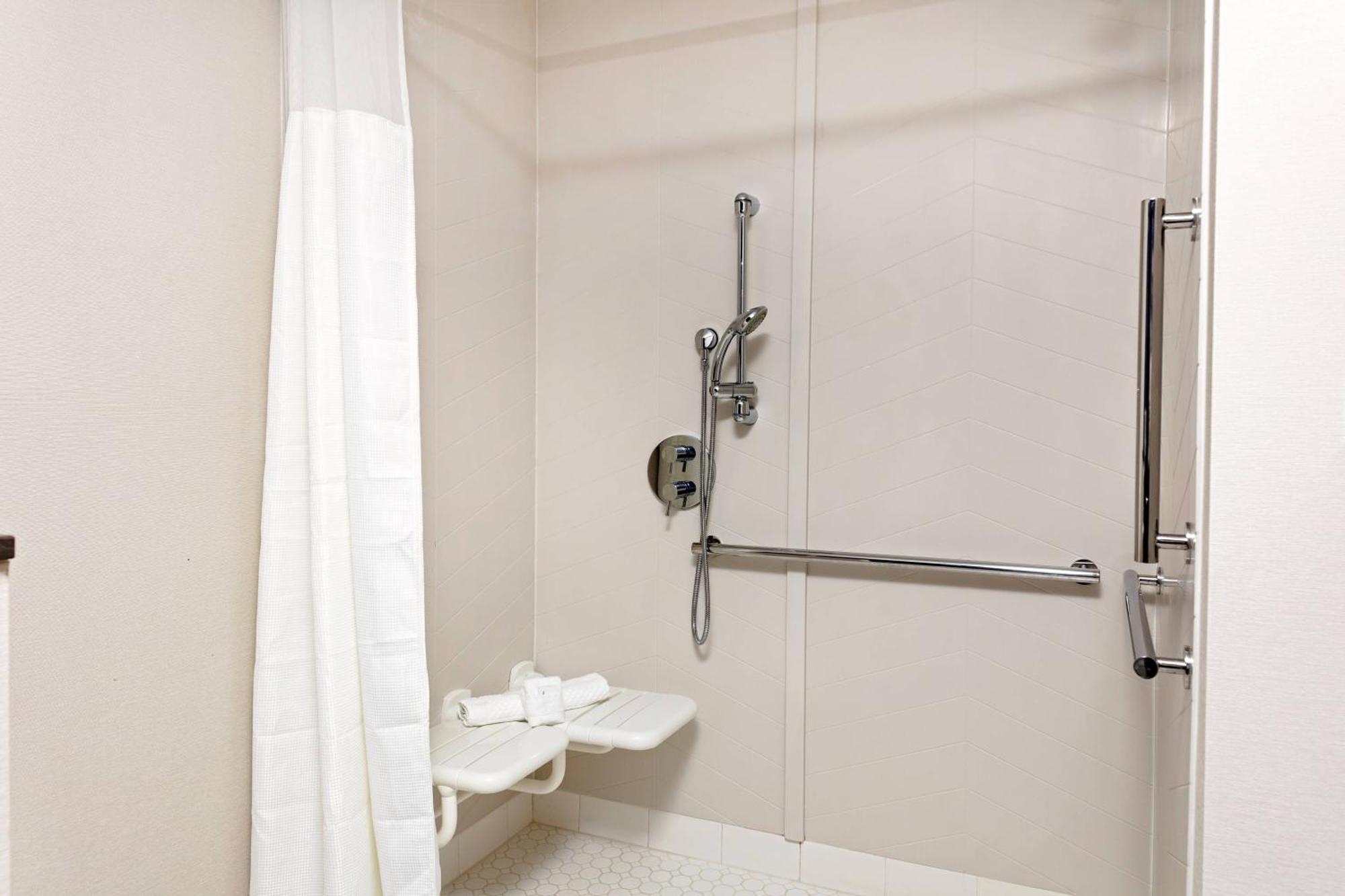 Fairfield By Marriott Port Clinton Waterfront Hotel Bagian luar foto